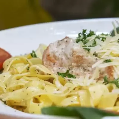 fettuccini-alfredo-min