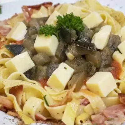 fetuccini-con-berenjena-min