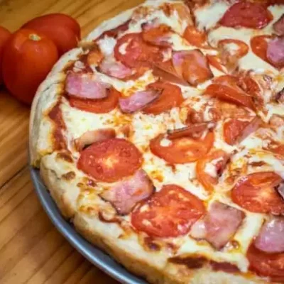 pizza-bacon-y-tomate