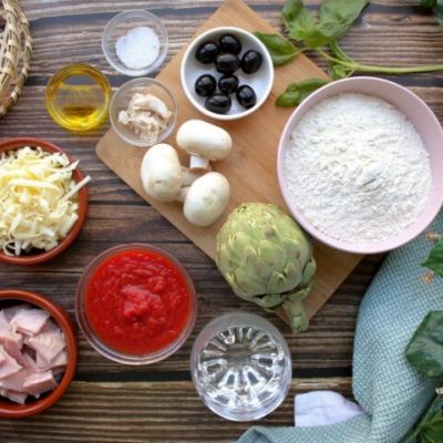 vista-de-los-ingredientes-necesarios-para-hacer-la-pizza-caprichosa-720x480